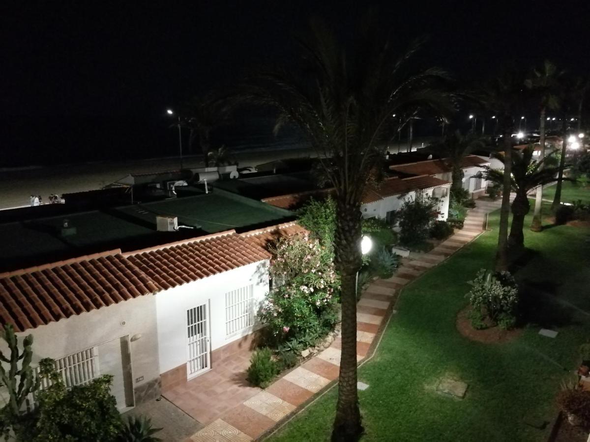 Estudio Frente Al Mar Roquetas de Mar Esterno foto