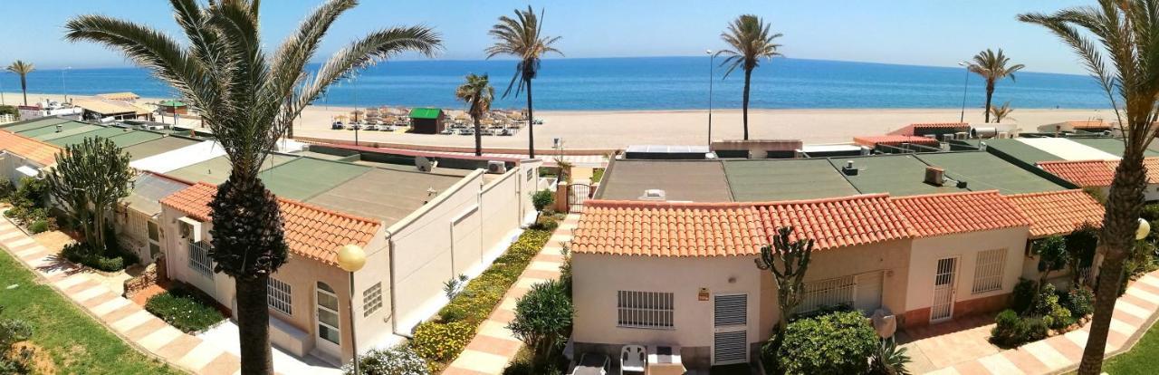 Estudio Frente Al Mar Roquetas de Mar Esterno foto