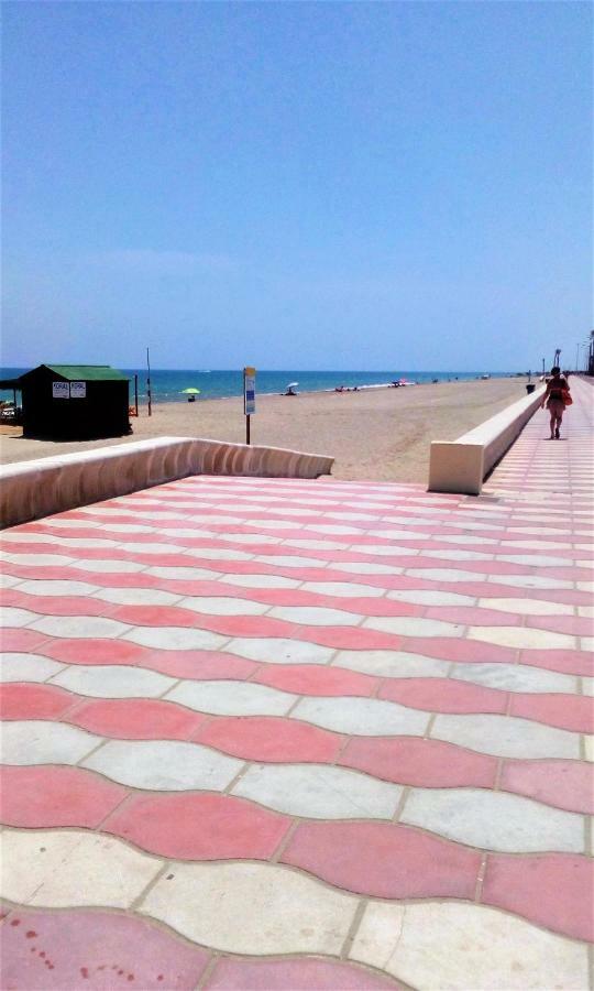 Estudio Frente Al Mar Roquetas de Mar Esterno foto