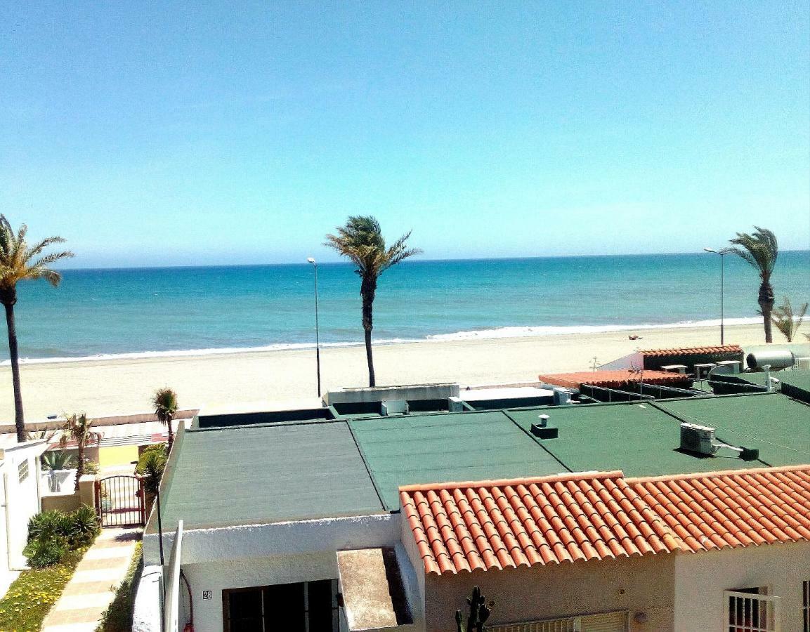 Estudio Frente Al Mar Roquetas de Mar Esterno foto
